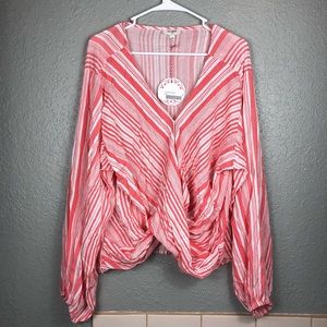 Umgee NWT twist front top size L crossbody pink